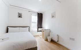 Mile End Double Rooms 27 Guest House